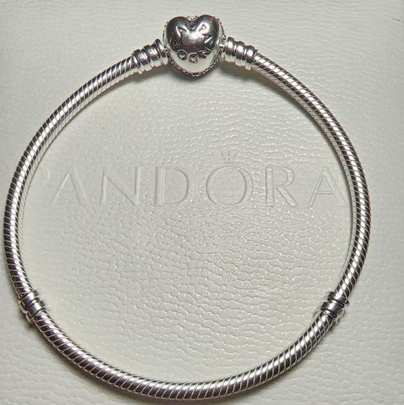 Pandora Moments Sparkling Heart Clasp Snake Chain Bracelet - Picture 5 of 9